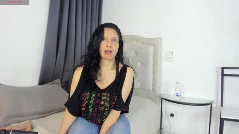 Snapshot of milfnew chatting on November 12, 2025, 5:08 am Nataly online show from November 12, 2025, 5:08 am