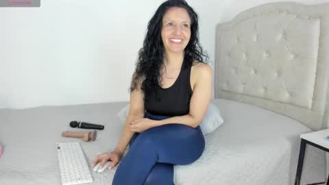 Snapshot of milfnew chatting on December 16, 2025, 2:05 am Nataly online show from December 16, 2025, 2:05 am