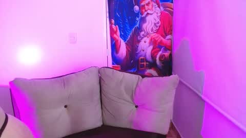 Snapshot of milfrosalie chatting on January 8, 2026, 10:50 am Rosalie online show from January 8, 2026, 10:50 am