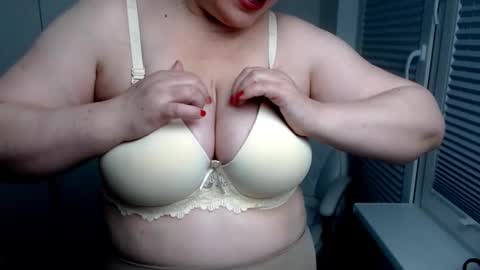MilfScarlette online show from September 17, 2025, 4:36 am