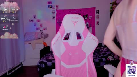 Snapshot of miliameow chatting on February 25, 2026, 11:47 pm Milia online show from February 25, 2026, 11:47 pm