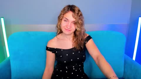 Snapshot of milkablond chatting on February 4, 2025, 12:40 am milkablond online show from February 4, 2025, 12:40 am