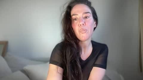 Snapshot of milkandhoneylullabies chatting on September 12, 2025, 12:27 pm Milk online show from September 12, 2025, 12:27 pm