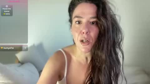 Snapshot of milkandhoneylullabies chatting on October 15, 2025, 12:38 pm Milk online show from October 15, 2025, 12:38 pm