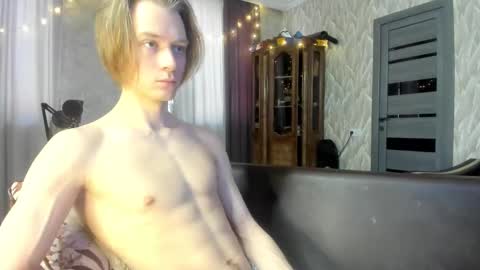 Snapshot of milkiwy chatting on January 6, 2026, 5:00 am Isaac online show from January 6, 2026, 5:00 am