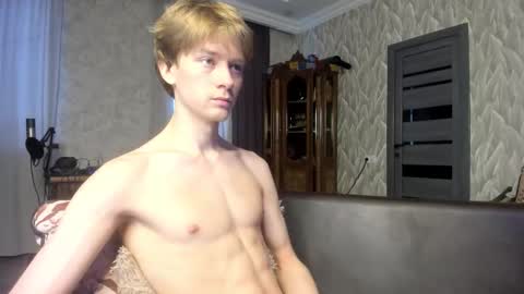 Snapshot of milkiwy chatting on February 7, 2026, 5:33 am Isaac online show from February 7, 2026, 5:33 am