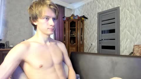 Snapshot of milkiwy chatting on March 16, 2026, 5:44 am Isaac online show from March 16, 2026, 5:44 am