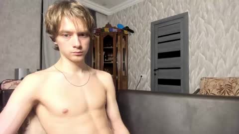 Snapshot of milkiwy chatting on April 12, 2026, 9:20 pm Isaac online show from April 12, 2026, 9:20 pm