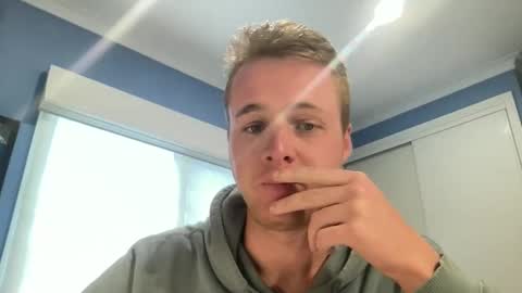 Milkplease online show from November 16, 2025, 7:36 am