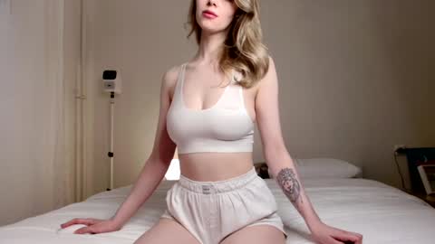 milky__way_ online show from January 4, 2025, 1:42 pm