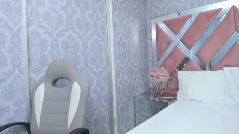 Sofia  online show from November 18, 2025, 6:34 pm