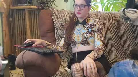 Snapshot of milkyseaofpeach chatting on December 8, 2024, 8:15 pm Peach Doll online show from December 8, 2024, 8:15 pm