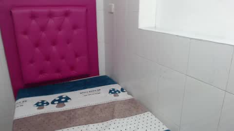 milkyway_18 online show from January 23, 2025, 1:02 pm