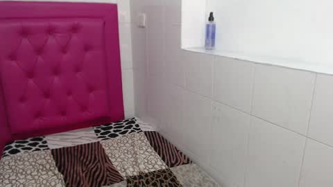 milkyway_18 online show from February 8, 2025, 6:01 pm