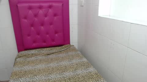 milkyway_18 online show from February 16, 2025, 12:32 pm