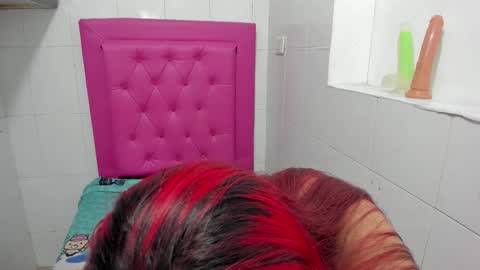 Snapshot of milkyway_18 chatting on December 19, 2025, 2:35 pm milkyway_18 online show from December 19, 2025, 2:35 pm