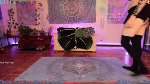 milla_milla online show from November 2, 2025, 3:31 am