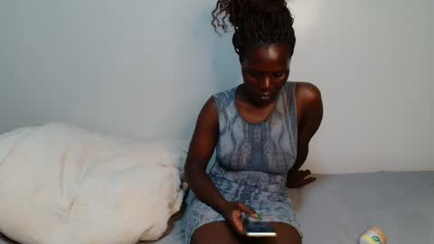 Snapshot of milla_nova chatting on December 19, 2025, 12:01 pm nova online show from December 19, 2025, 12:01 pm