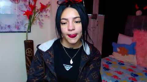 Snapshot of millacounisslosexanal chatting on November 19, 2025, 1:33 pm Violeta online show from November 19, 2025, 1:33 pm