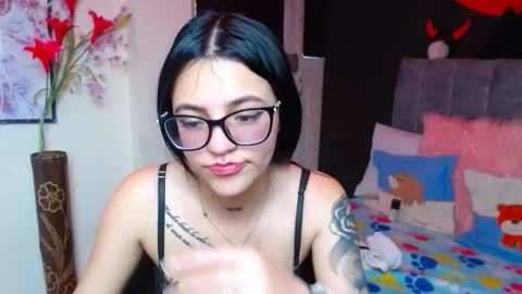 Snapshot of millacounisslosexanal chatting on November 21, 2025, 4:16 pm Violeta online show from November 21, 2025, 4:16 pm