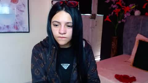 Snapshot of millacounisslosexanal chatting on November 25, 2025, 1:44 pm Violeta online show from November 25, 2025, 1:44 pm