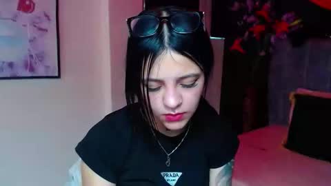 Snapshot of millacounisslosexanal chatting on December 4, 2025, 3:21 pm Violeta online show from December 4, 2025, 3:21 pm