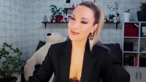 MillaXQueen online show from January 15, 2026, 9:14 am