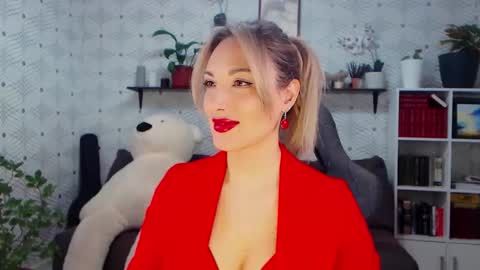 MillaXQueen online show from February 8, 2026, 9:34 am
