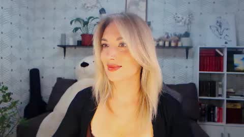 MillaXQueen online show from May 22, 2026, 1:39 pm
