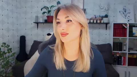 MillaXQueen online show from May 27, 2026, 1:19 pm