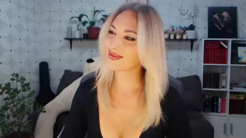 MillaXQueen online show from June 22, 2026, 6:32 am