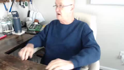 Snapshot of millenium0129 chatting on October 29, 2025, 5:25 pm millenium0129 online show from October 29, 2025, 5:25 pm