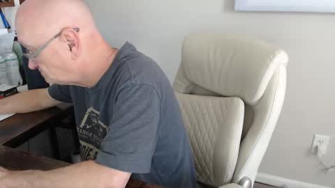 Snapshot of millenium0129 chatting on November 17, 2025, 3:29 pm millenium0129 online show from November 17, 2025, 3:29 pm