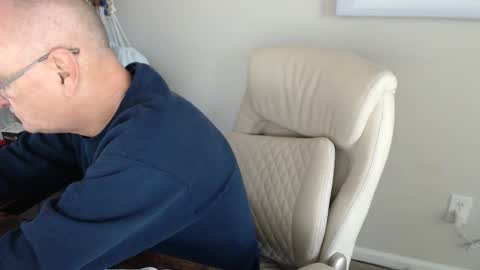 Snapshot of millenium0129 chatting on December 3, 2025, 6:28 pm millenium0129 online show from December 3, 2025, 6:28 pm