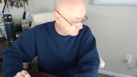 Snapshot of millenium0129 chatting on December 17, 2025, 4:24 pm millenium0129 online show from December 17, 2025, 4:24 pm