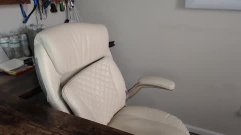 Snapshot of millenium0129 chatting on January 5, 2026, 5:27 pm millenium0129 online show from January 5, 2026, 5:27 pm