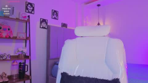 miller_vanessa_ online show from May 26, 2026, 9:00 pm