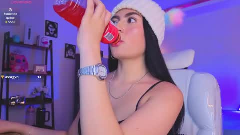 miller_vanessa_ online show from May 28, 2026, 9:01 pm