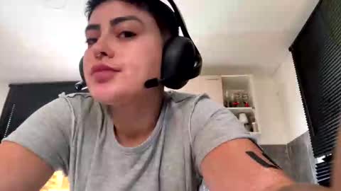 Im girl my name is Johana  online show from October 21, 2025, 1:45 pm