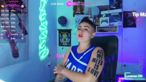 Im girl my name is Johana  online show from November 25, 2025, 8:20 pm