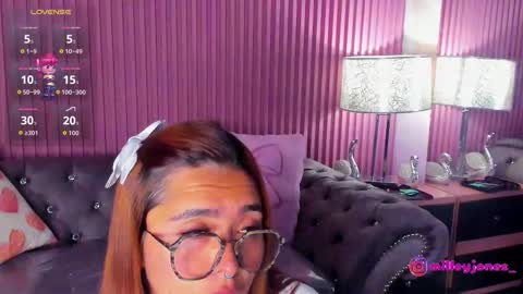 Snapshot of milleyjones_ chatting on February 20, 2026, 11:49 pm milleyjones_ online show from February 20, 2026, 11:49 pm