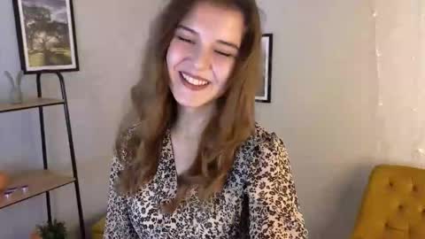 Snapshot of milli_danver chatting on March 5, 2026, 12:34 pm Sofia online show from March 5, 2026, 12:34 pm