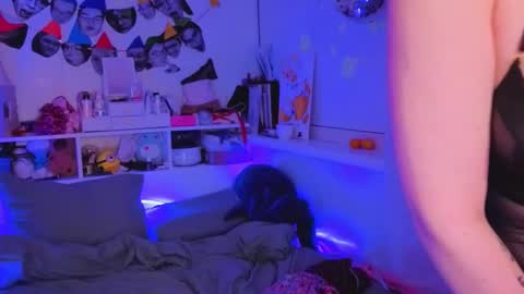 Snapshot of milliedoll chatting on December 18, 2025, 2:56 pm Millie online show from December 18, 2025, 2:56 pm