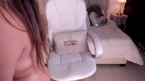 Snapshot of milly_white chatting on March 5, 2026, 12:39 am Milena online show from March 5, 2026, 12:39 am