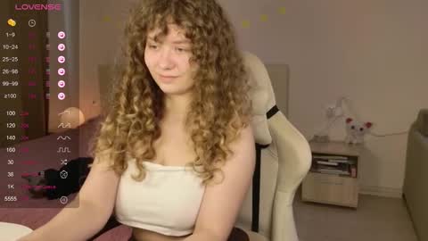 Snapshot of milounee chatting on February 8, 2026, 6:17 am milounee online show from February 8, 2026, 6:17 am