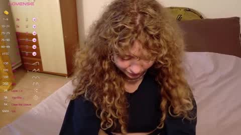 Snapshot of milounee chatting on April 17, 2026, 8:39 am milounee online show from April 17, 2026, 8:39 am