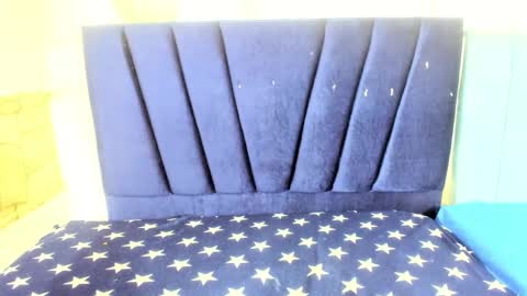 milu_18_ online show from October 26, 2025, 12:00 pm