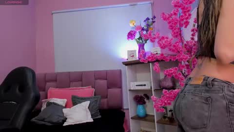 Snapshot of milu_beluci chatting on September 26, 2025, 2:21 pm Milu Belucci online show from September 26, 2025, 2:21 pm