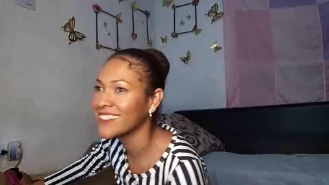 Snapshot of milu_curly chatting on October 18, 2025, 5:32 am Milu online show from October 18, 2025, 5:32 am