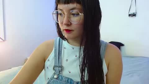 Snapshot of mily_baker chatting on December 23, 2024, 5:43 pm mily_baker online show from December 23, 2024, 5:43 pm